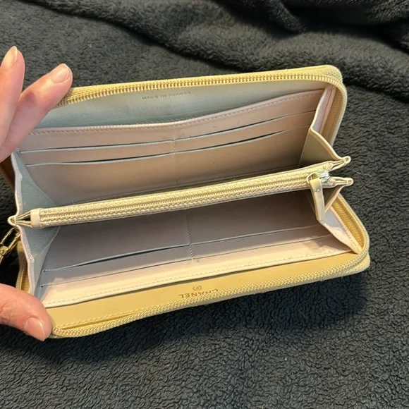 EUC Chanel • COCO Gold CC Diamond Stitch Quilted Lambskin Long Zippy Wallet - Picture 4 of 9